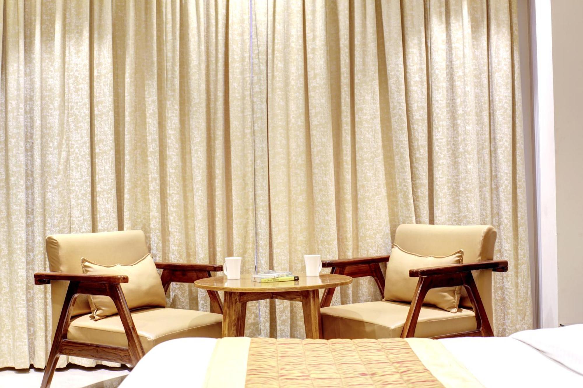 Hotel Krishna Plaza 'New Delhi' - By M S Hospitality Luaran gambar