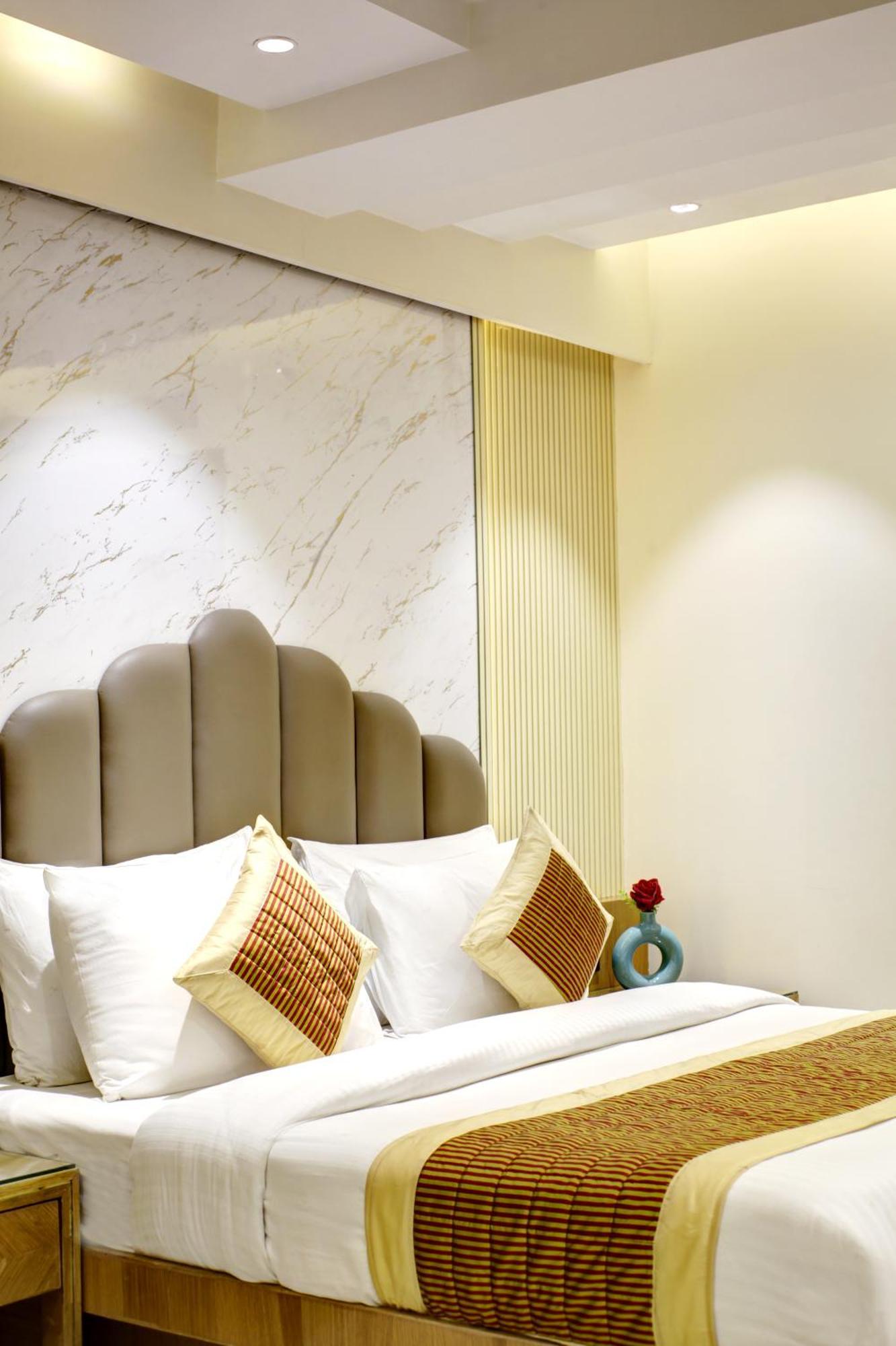 Hotel Krishna Plaza 'New Delhi' - By M S Hospitality Luaran gambar