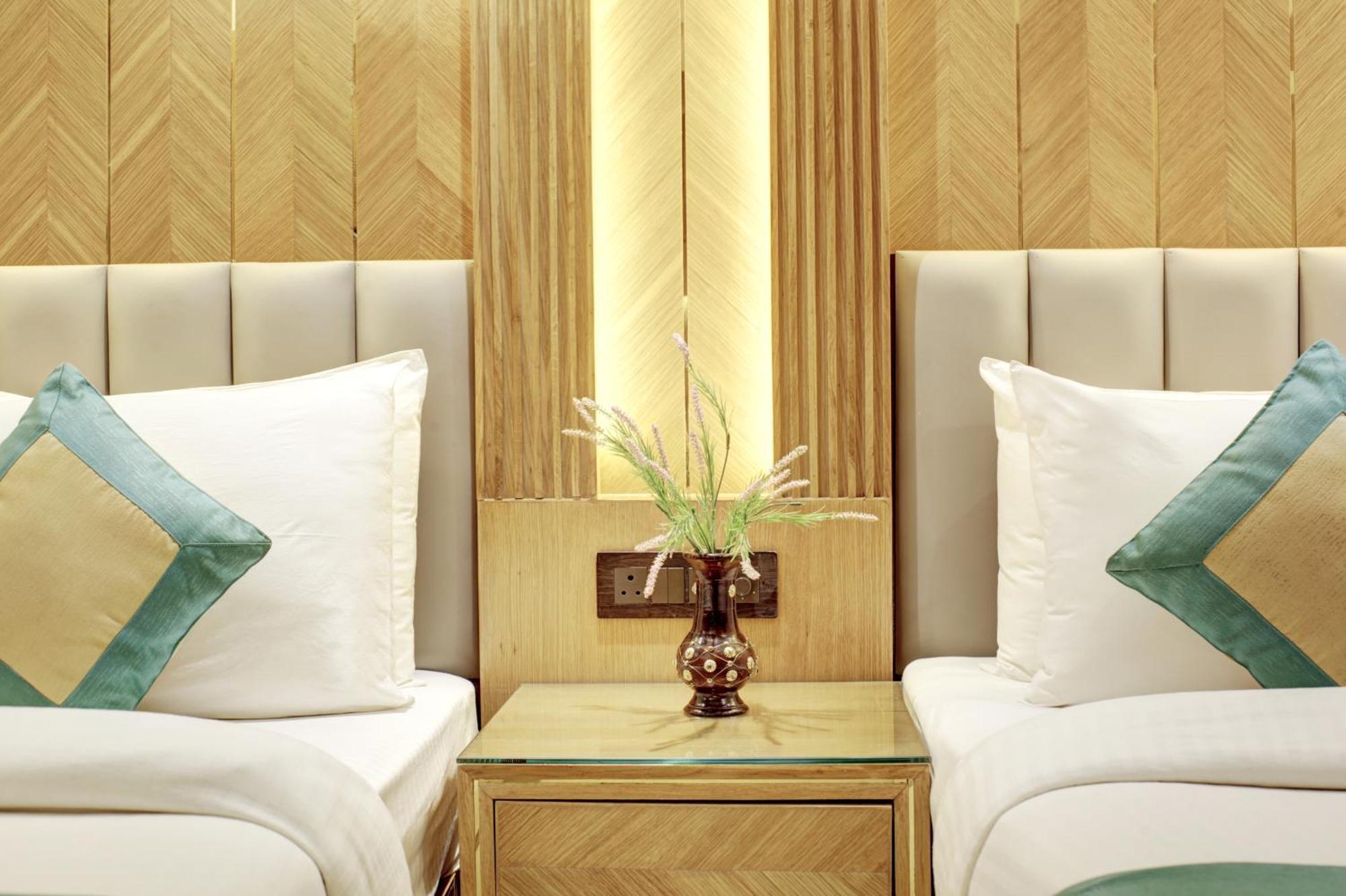 Hotel Krishna Plaza 'New Delhi' - By M S Hospitality Luaran gambar