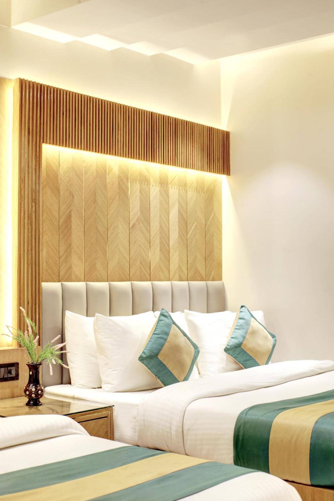 Hotel Krishna Plaza 'New Delhi' - By M S Hospitality Luaran gambar